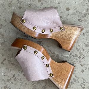 Classic wooden wedges in blush pink - super light weight
